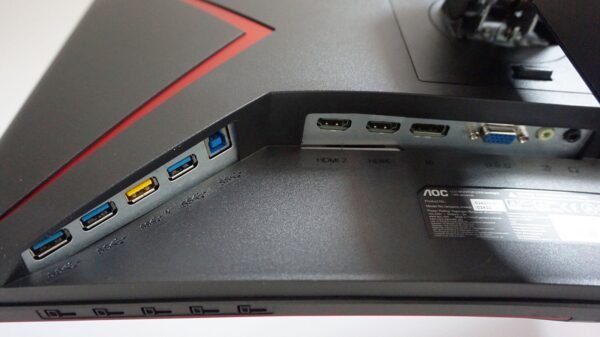 Monitor Curvo AOC 24" Gaming FHD 165hz 1ms Ajuste da Altura , 2x HDMI, 1x DVI, 1x VGA, 4x USB 3.1 C24G2UBK